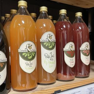 La bouteille de jus de fruit local 1l